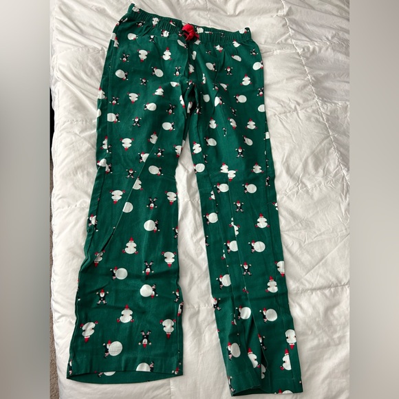 Old Navy Christmas Pajama Set! 🎄🎅🏻 - Picture 8 of 10